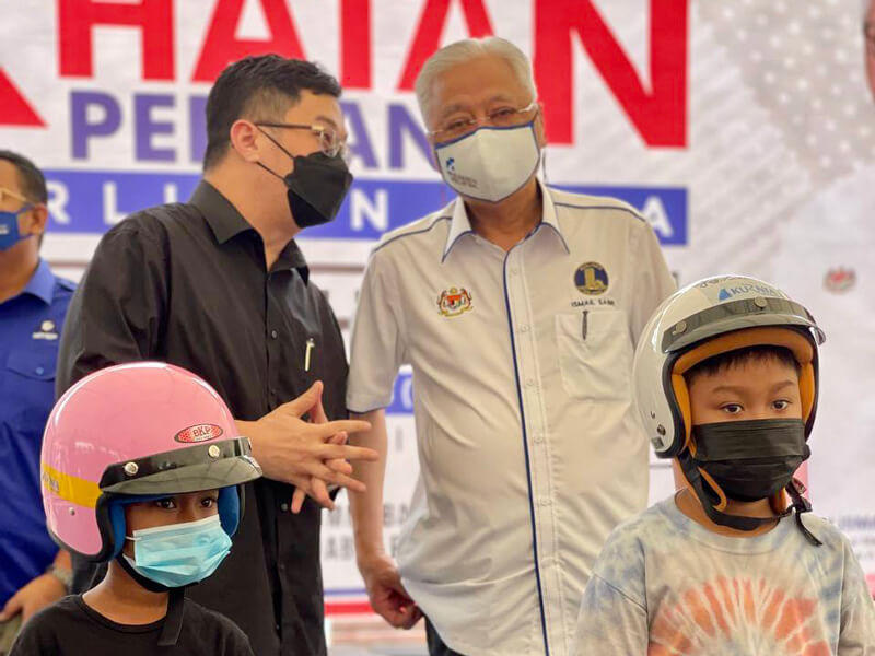 Adiwira Topi Keledar